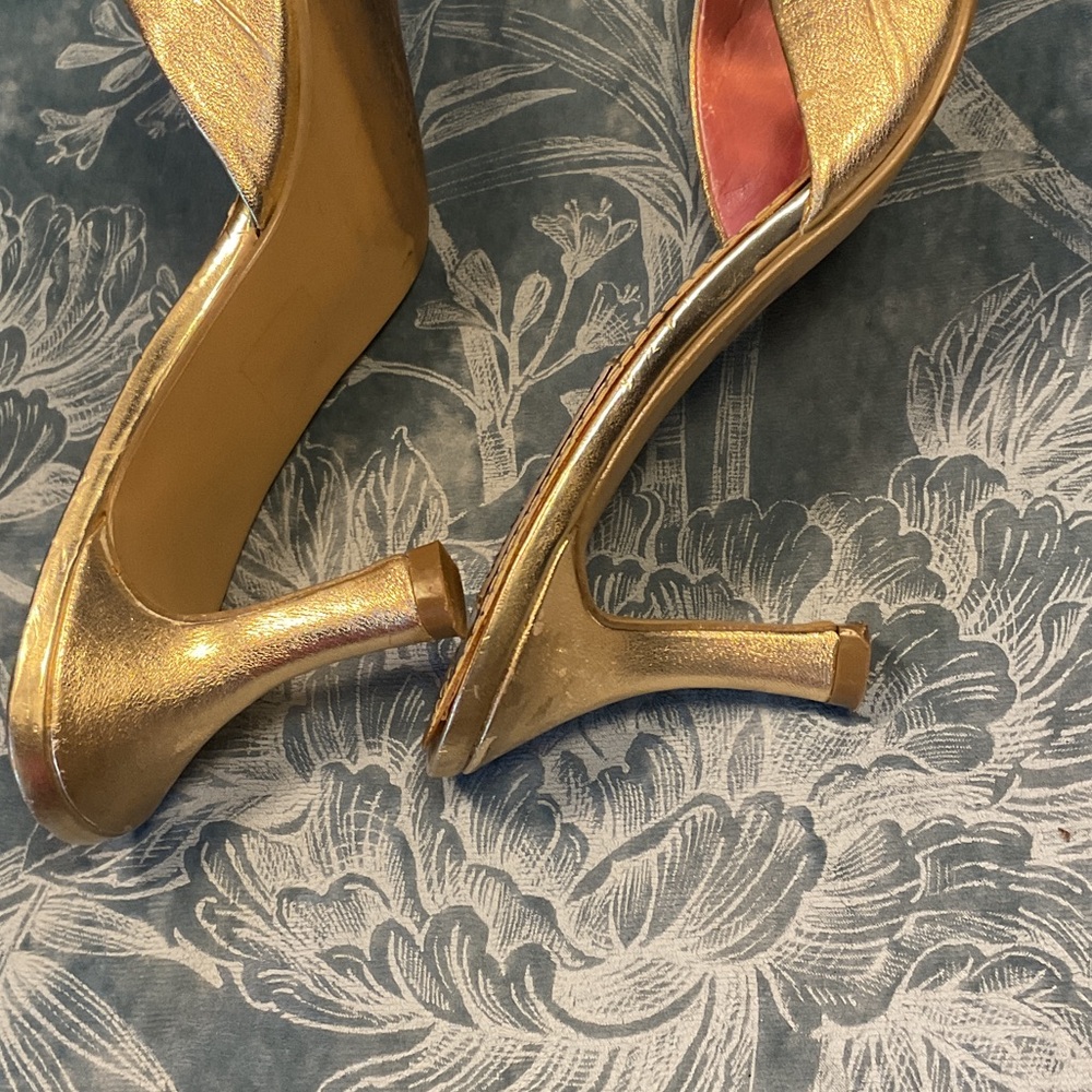 Steve Madden Metallic Gold Heels - Picture 4 of 6